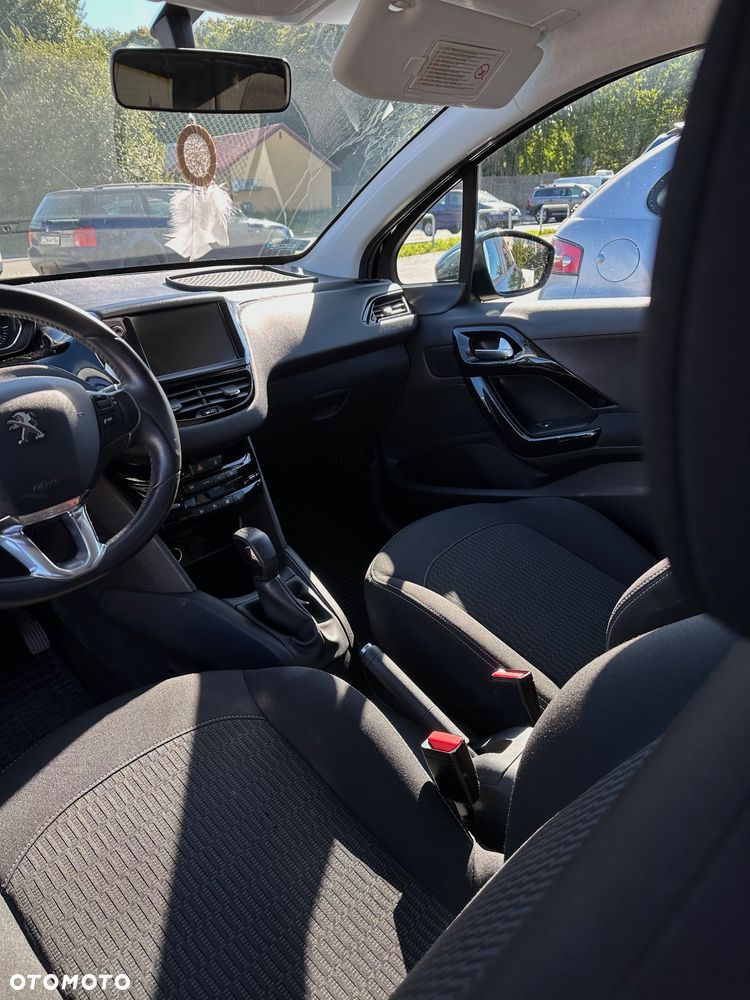Peugeot 208 - 4