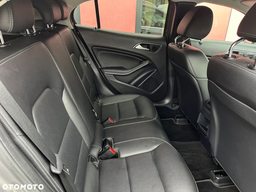 Mercedes-Benz GLA 200 7G-DCT UrbanStyle Edition - 18