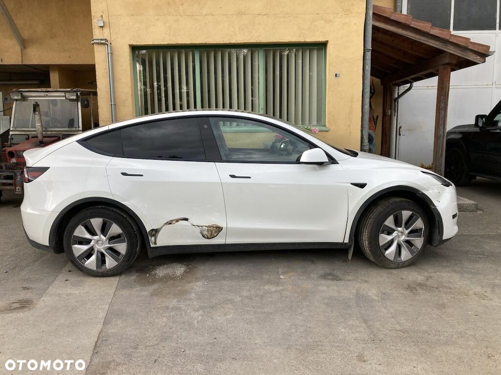 Tesla Model Y Standard - 2