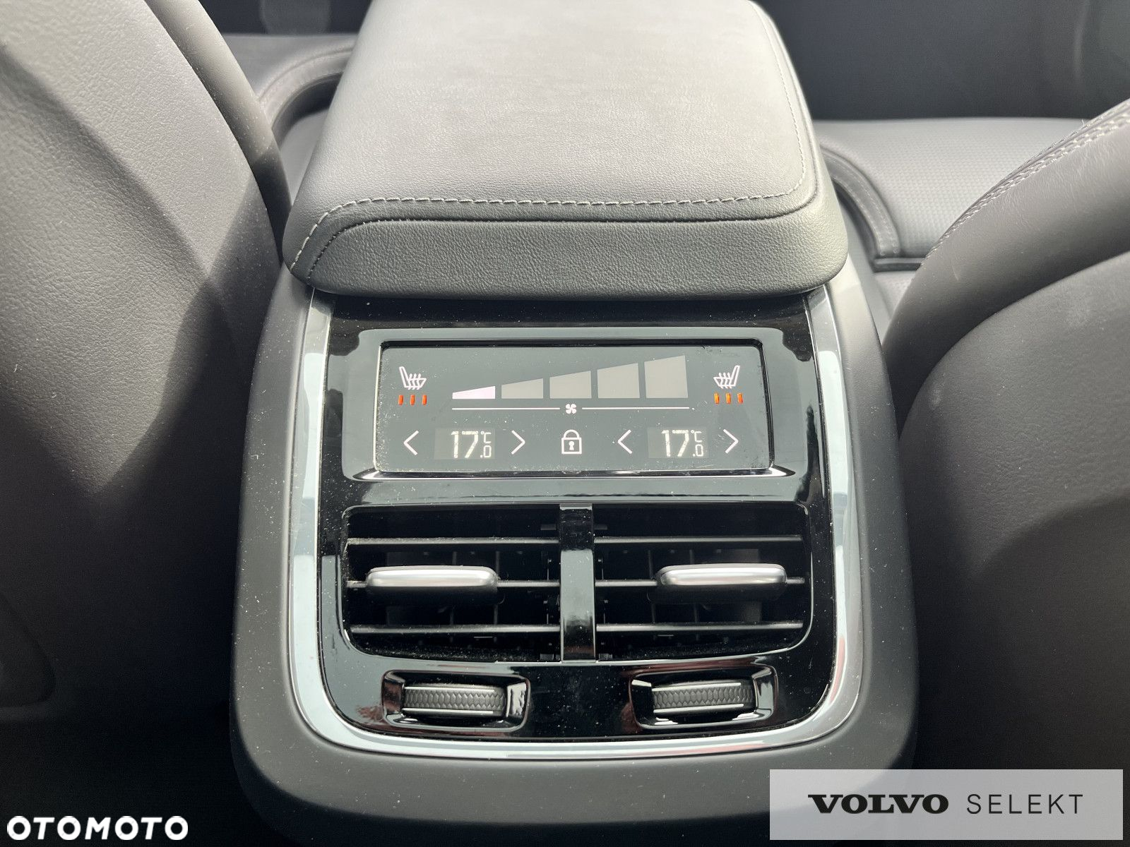 Volvo V60 Cross Country - 29