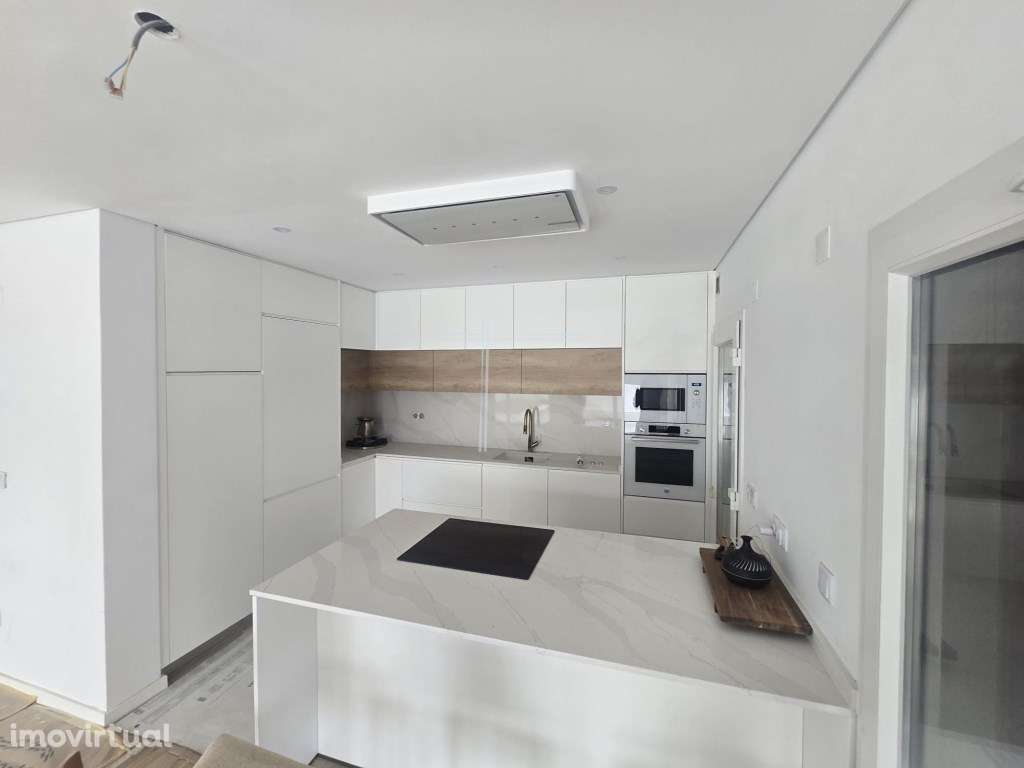 Moradia geminada T4+1, arquitetura contemporânea com piscina - Alto... - Grande imagem: 3/28