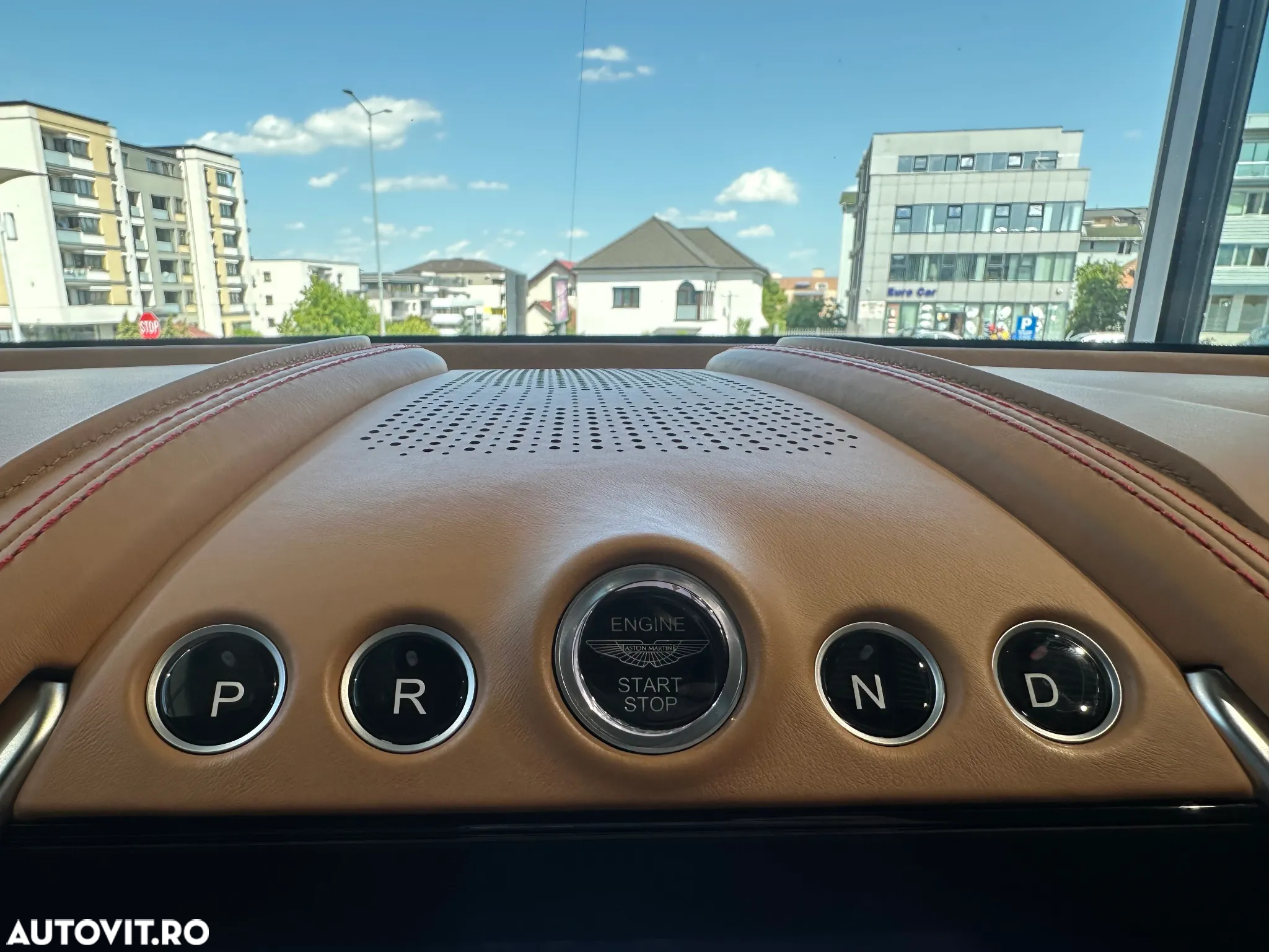 Aston Martin DBX - 18