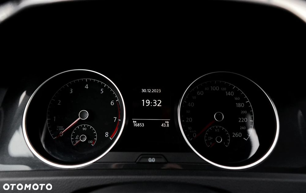 Volkswagen Golf - 26