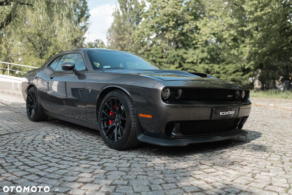 Dodge Challenger - 8