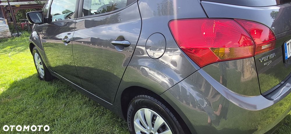 Kia Venga 1.6 L - 9