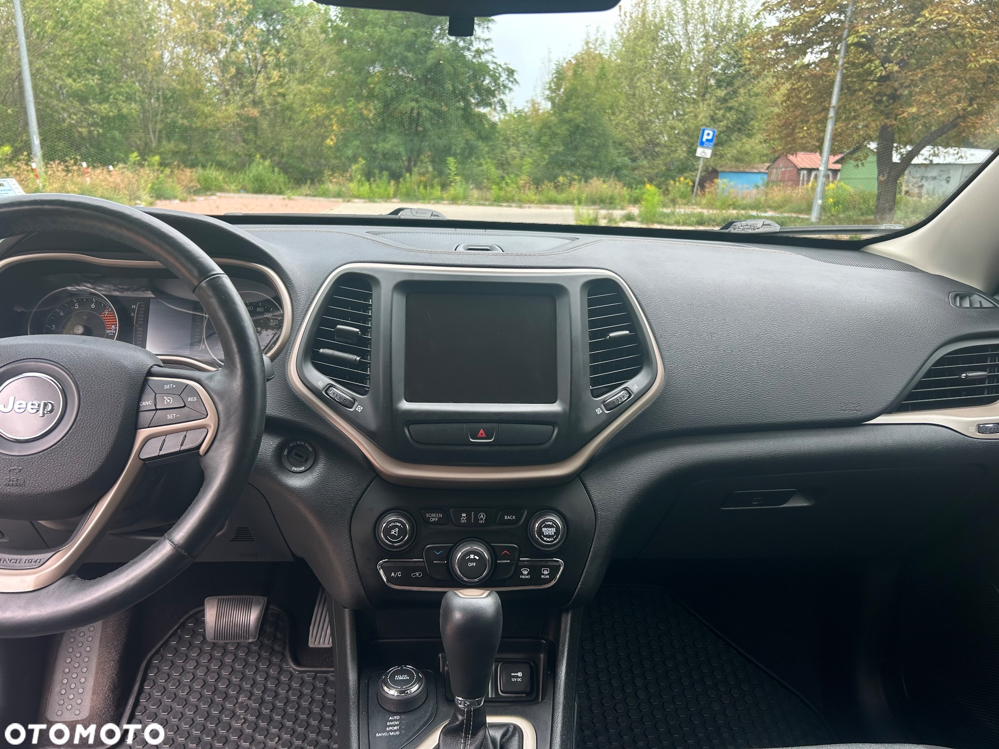 Jeep Cherokee - 22