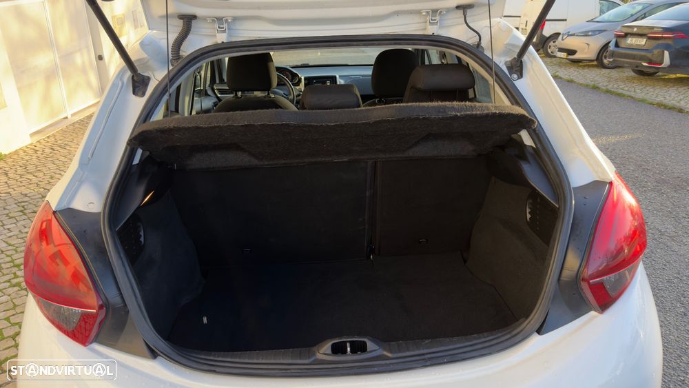 Peugeot 208 1.2 PureTech Signature - 10