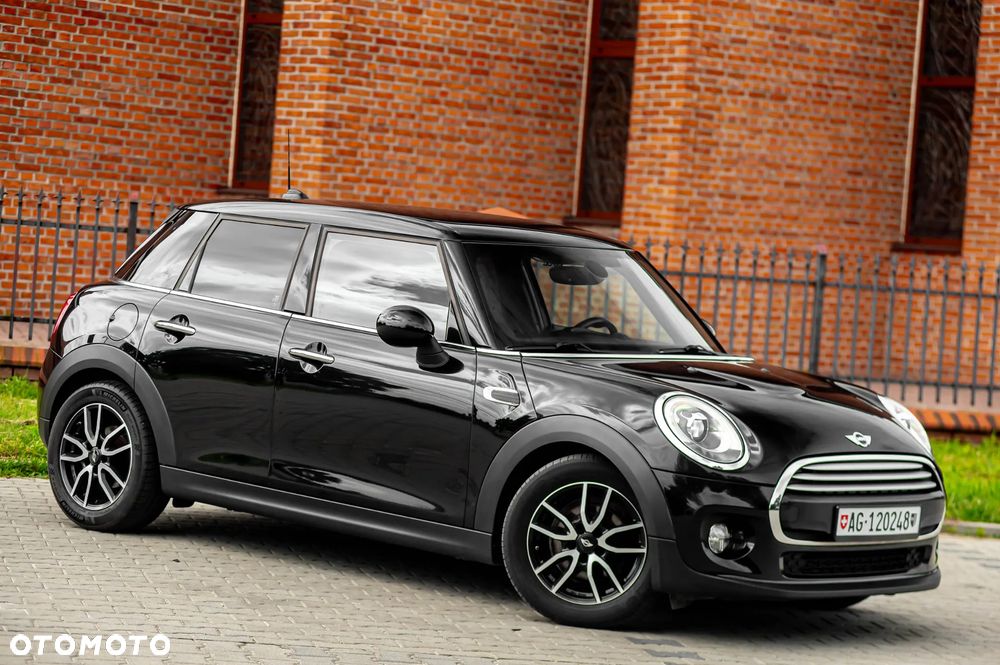 MINI Cooper Essential Trim - 11