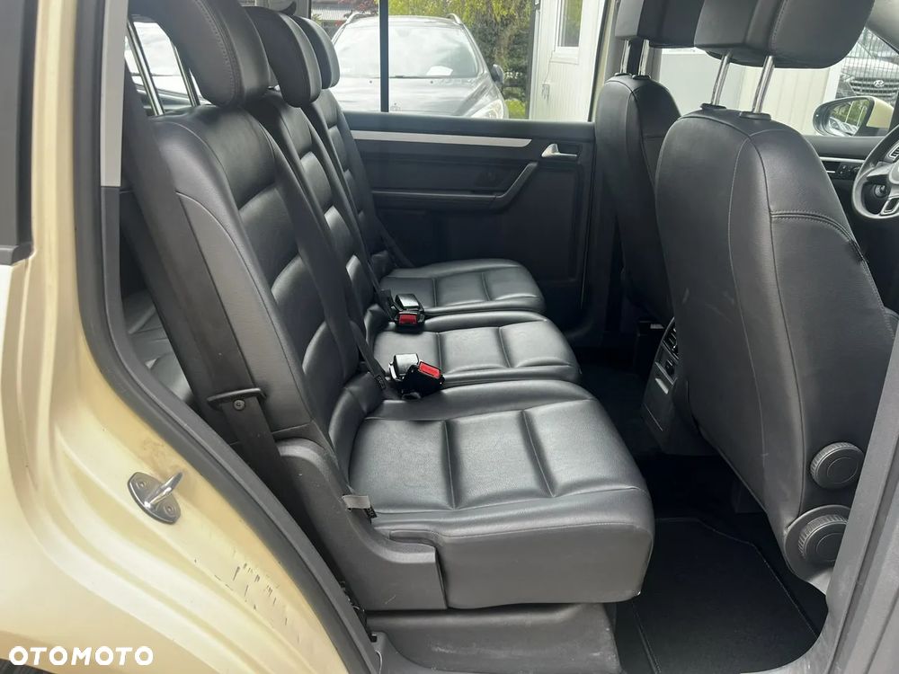 Volkswagen Touran - 14