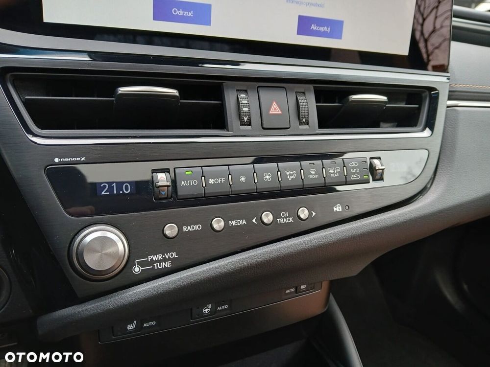 Lexus ES 300h Business Edition - 24