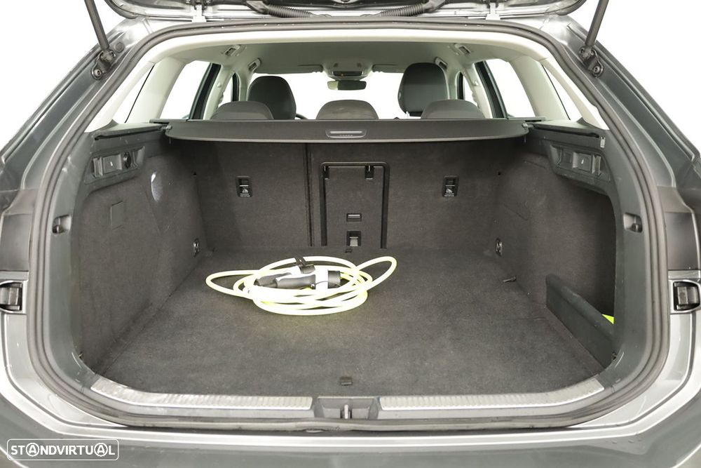 VW Passat Variant 1.5 TSI eHybrid DSG - 24