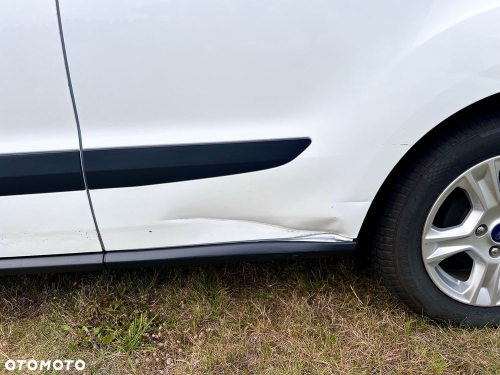 Ford Transit Courier - 26