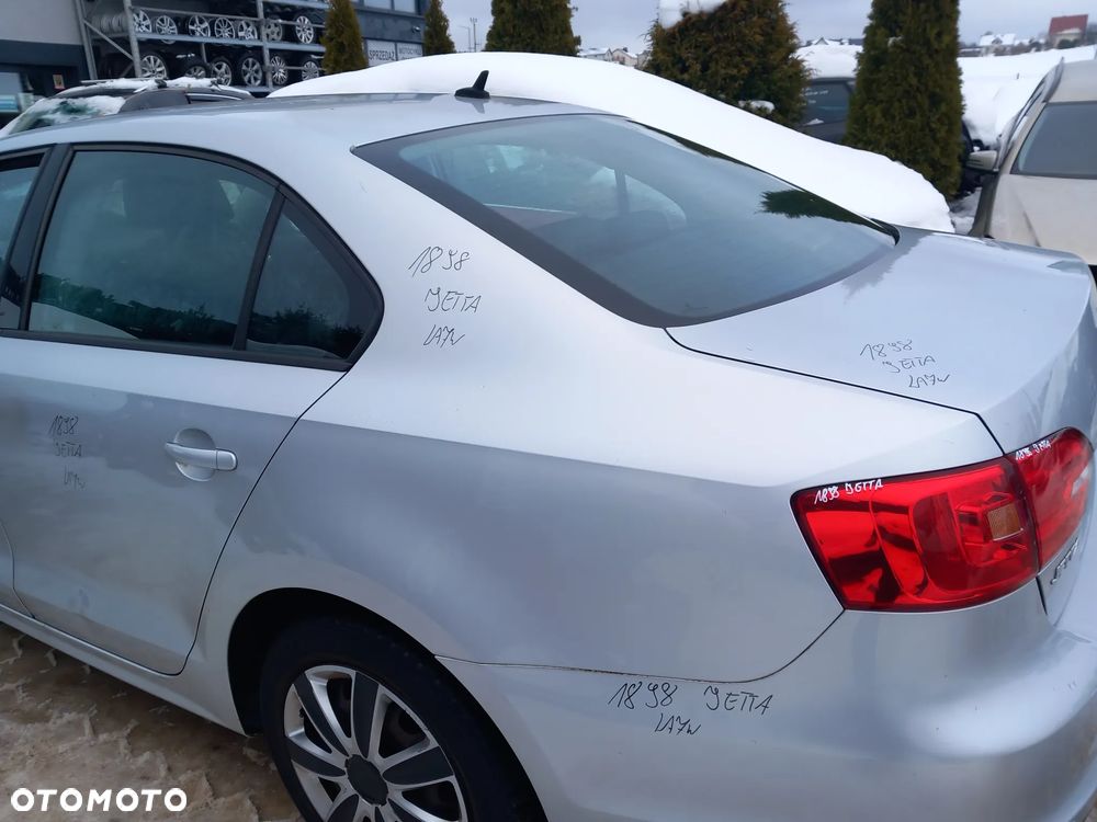 VW JETTA A6 13R BŁOTNIK LEWY TYLNY LEWY TYŁ ĆWIARA ĆWIARTKA KOLOR: LA7W - 1