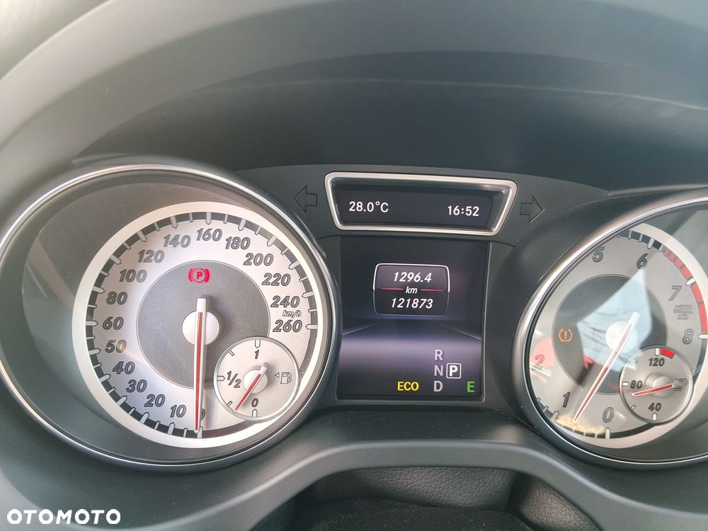Mercedes-Benz GLA 200 7G-DCT - 31