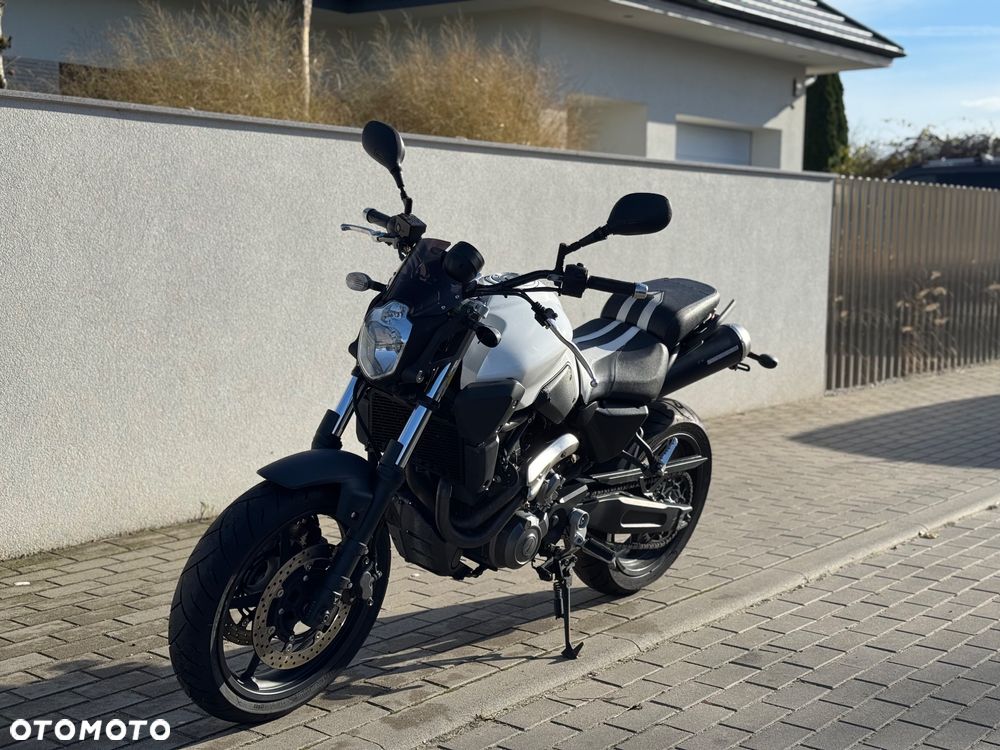 Yamaha MT - 2