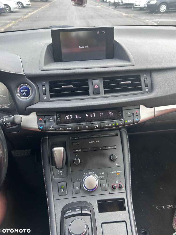 Lexus CT - 7