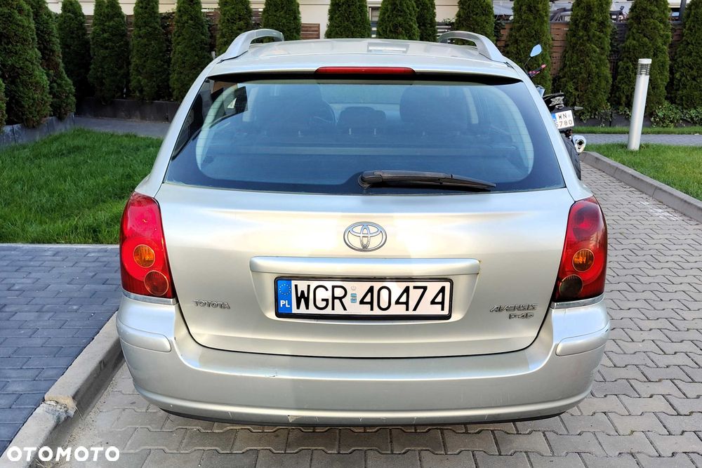 Toyota Avensis - 4
