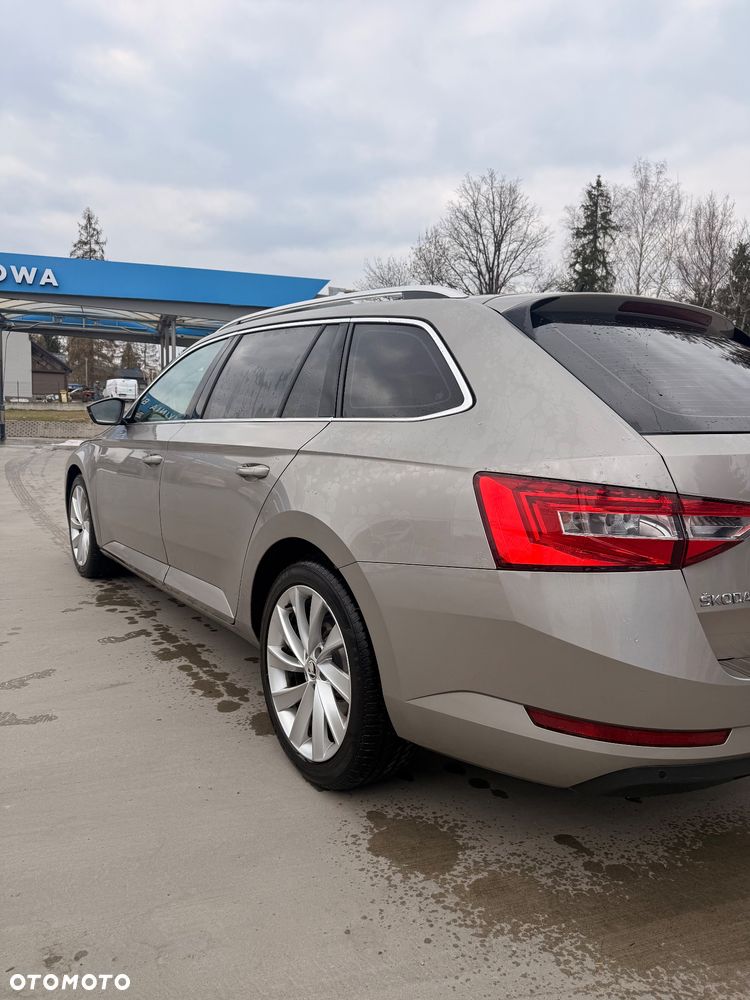 Skoda Superb 2.0 TDI Ambition DSG - 6
