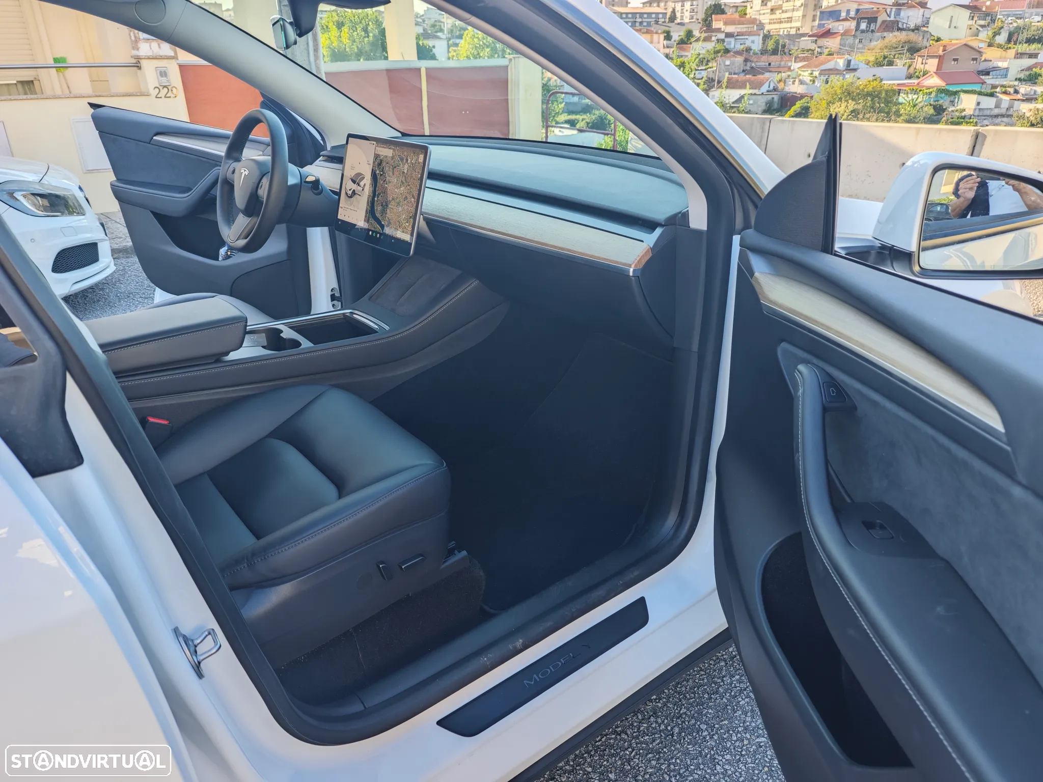 Tesla Model Y Long Range Dual Motor AWD - 31