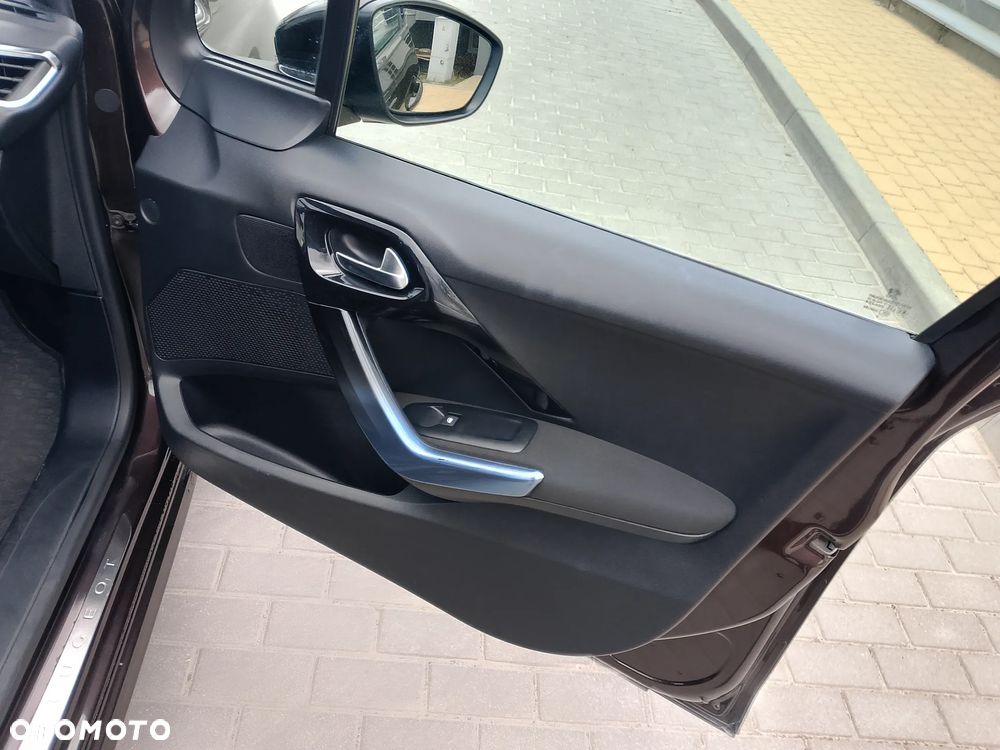 Peugeot 208 - 16