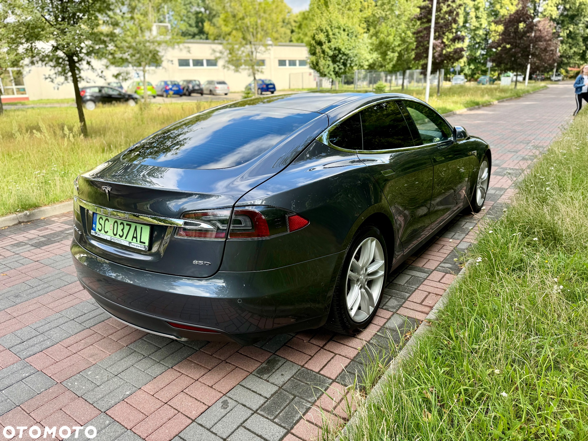 Tesla Model S - 5