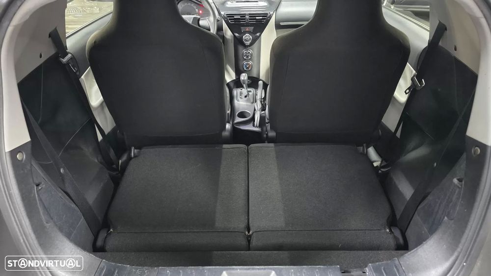 Toyota iQ 1.0 VVT-i 2 MultiDrive - 16