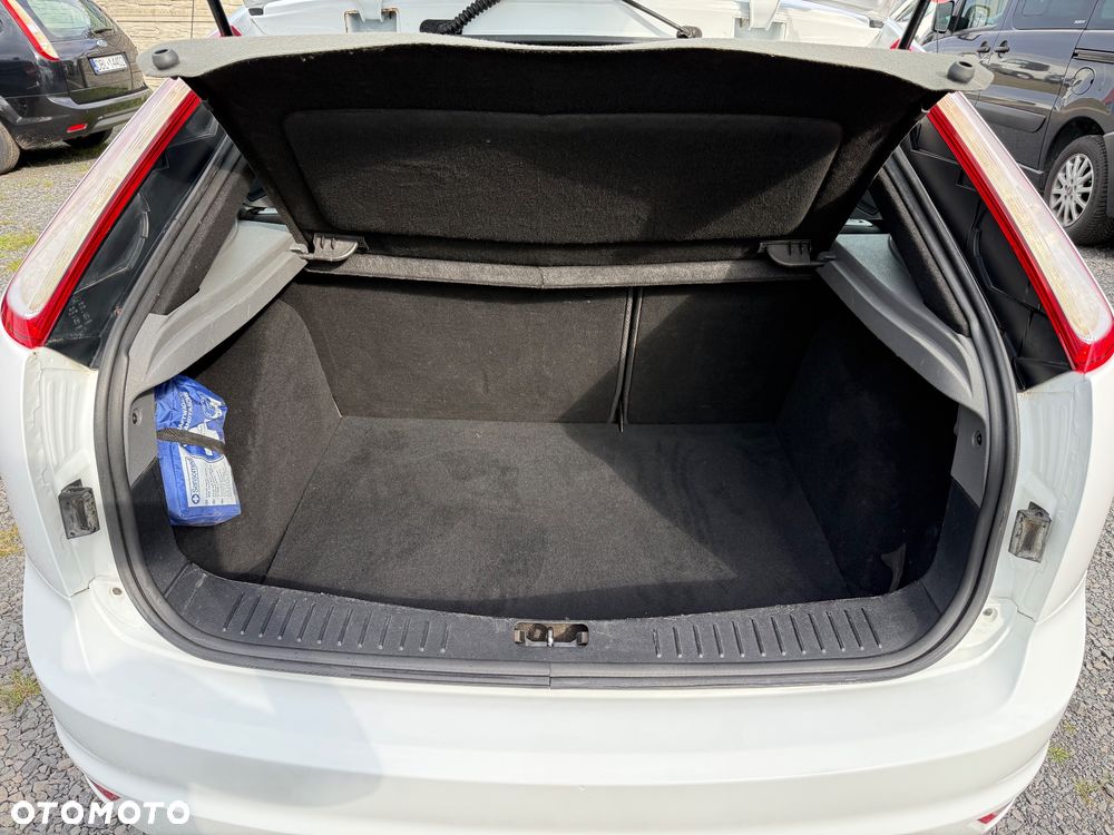 Ford Focus 1.6 16V Style+ - 20