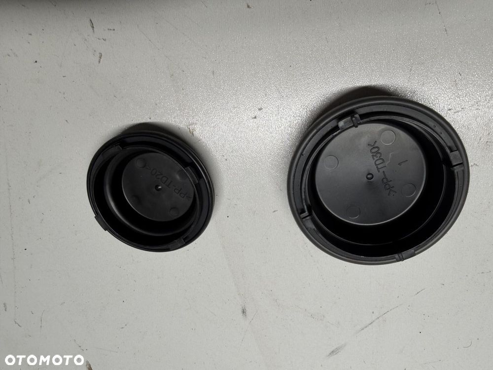 ZAŚLEPKA  NAKRETKA LAMPY  HYUNDAI I20 II - 2