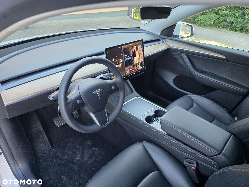 Tesla Model Y Long Range Dual Motor AWD - 17