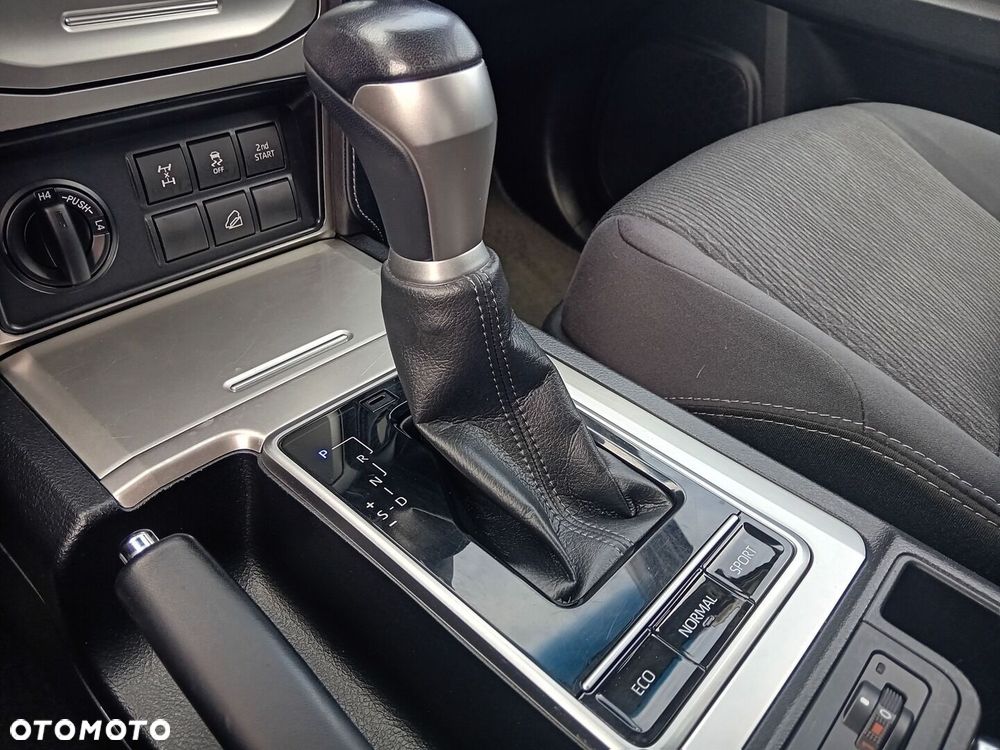 Toyota Land Cruiser LC 2.8 D-4D Prestige - 17