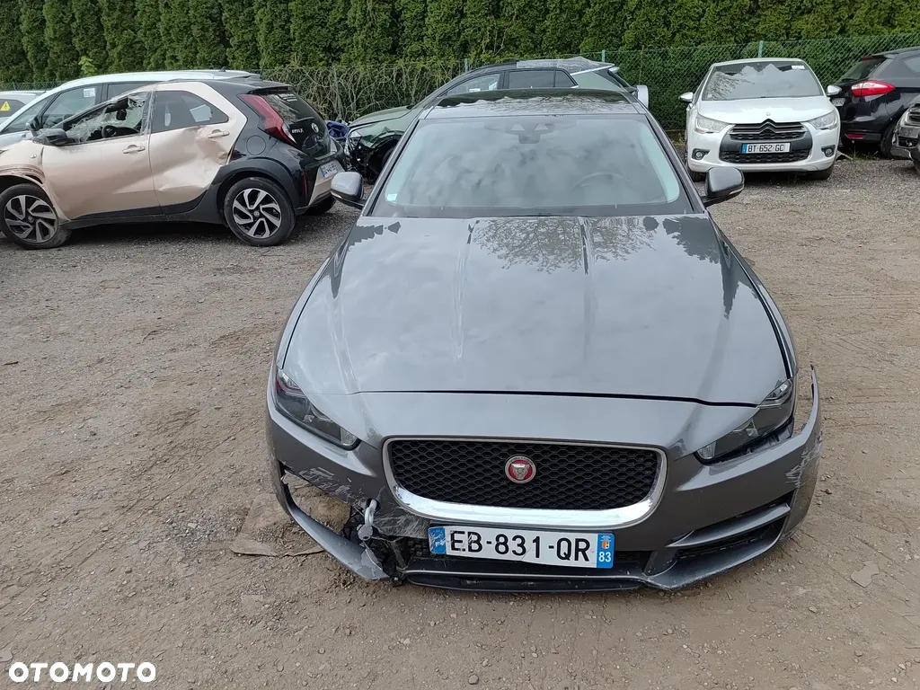 Jaguar XE 20d Prestige - 5