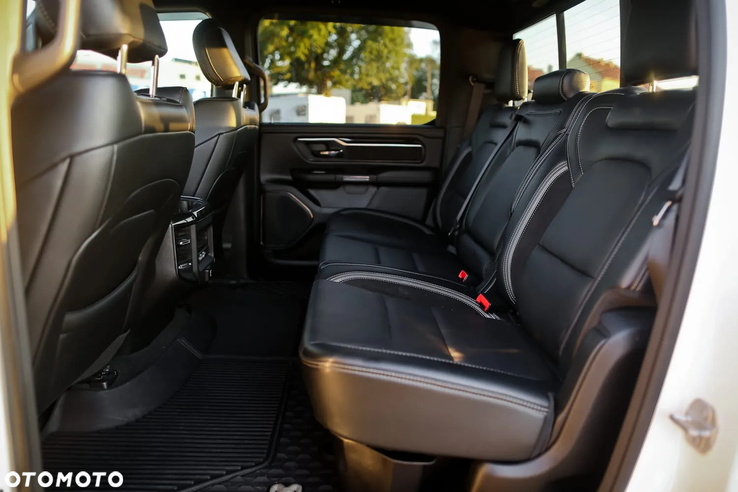 RAM 1500 Crew Cab Laramie - 32