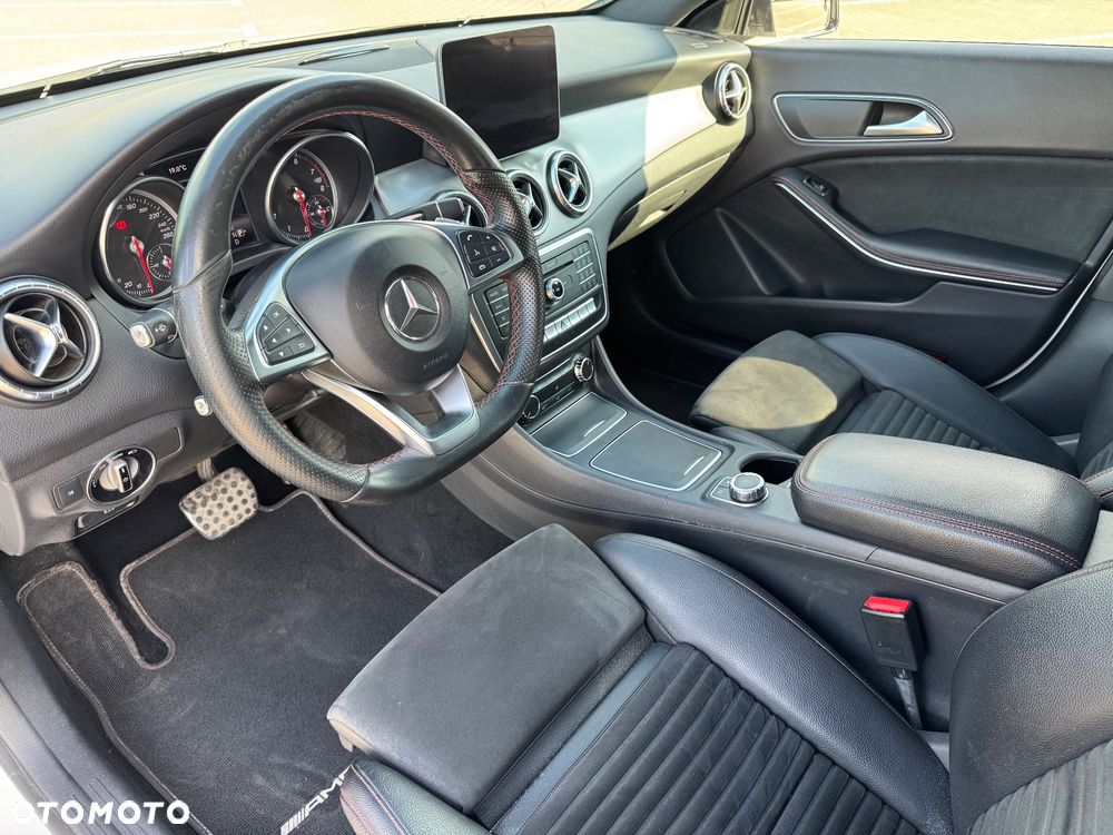 Mercedes-Benz CLA 200 7G-DCT AMG Line - 9