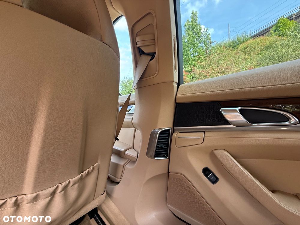 Porsche Panamera Platinum Edition PDK - 26