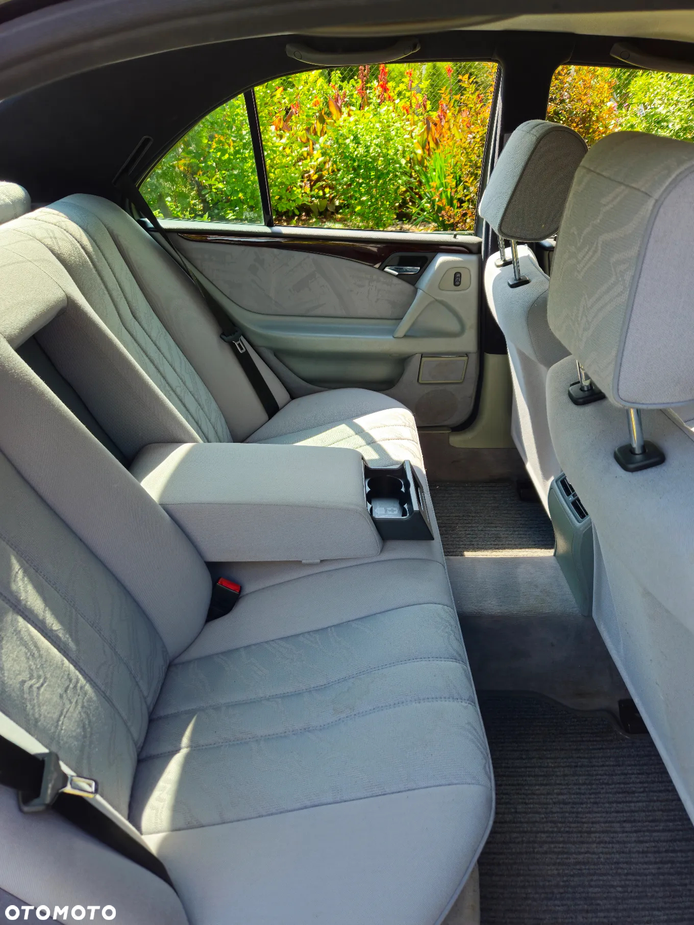 Mercedes-Benz Klasa E 320 Classic - 21