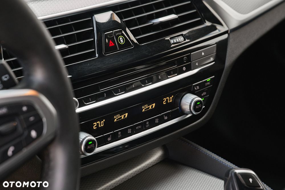 BMW Seria 5 520d xDrive M Sport sport - 38