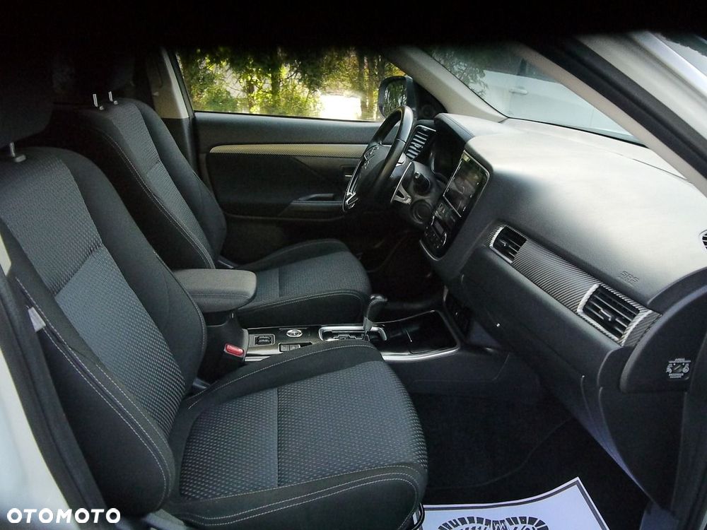 Mitsubishi Outlander 2.2 DI-D 4WD Automatik Diamant Edition+ - 31