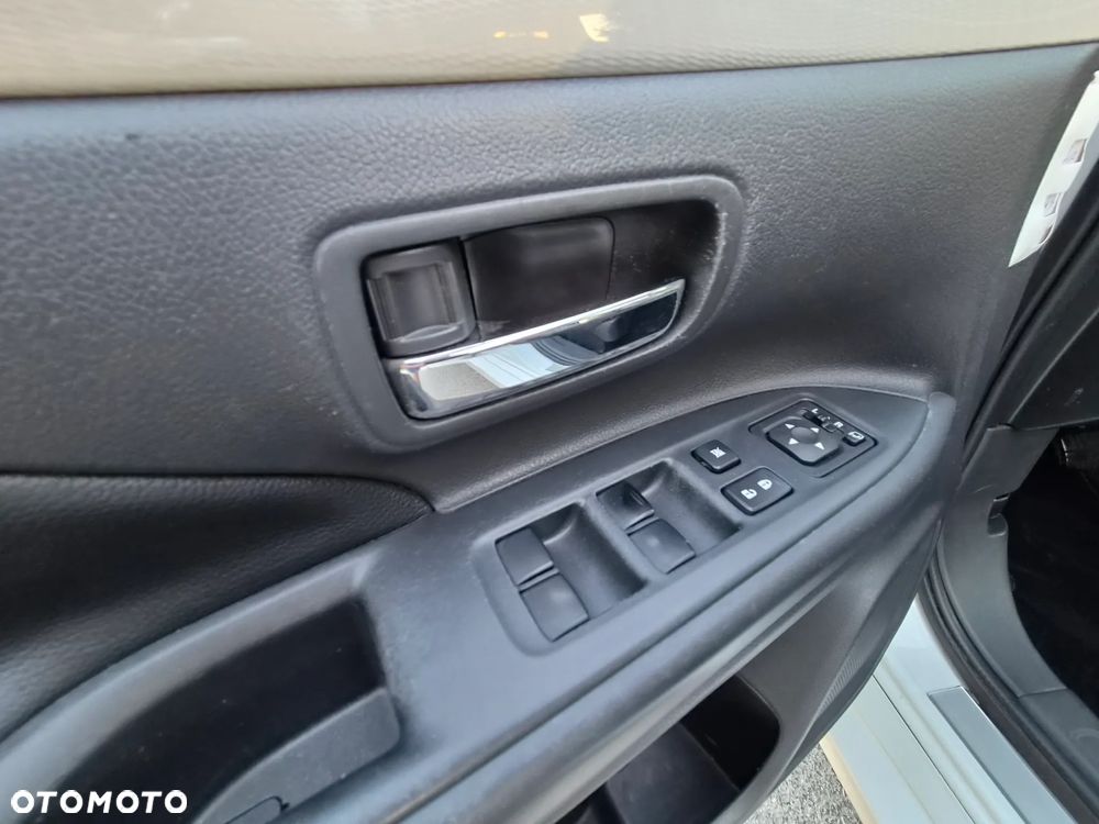 Mitsubishi Outlander - 26