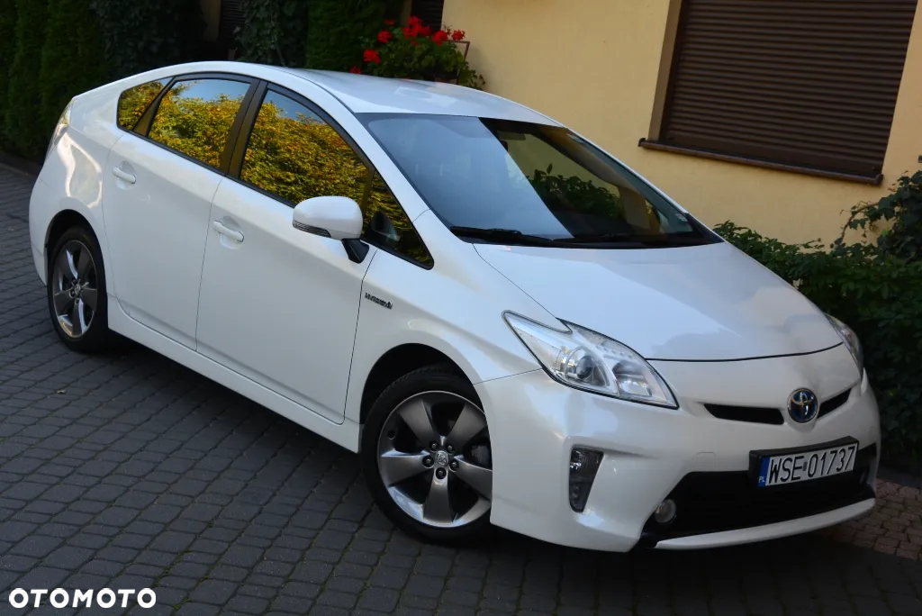 Toyota Prius (Hybrid) Comfort - 17