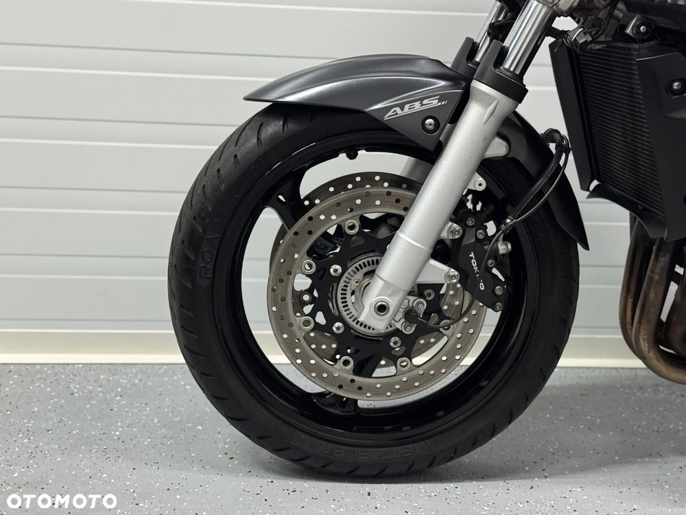 Suzuki GSR - 18