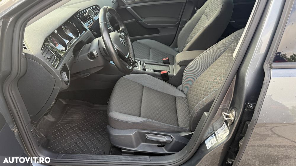 Volkswagen Golf - 8