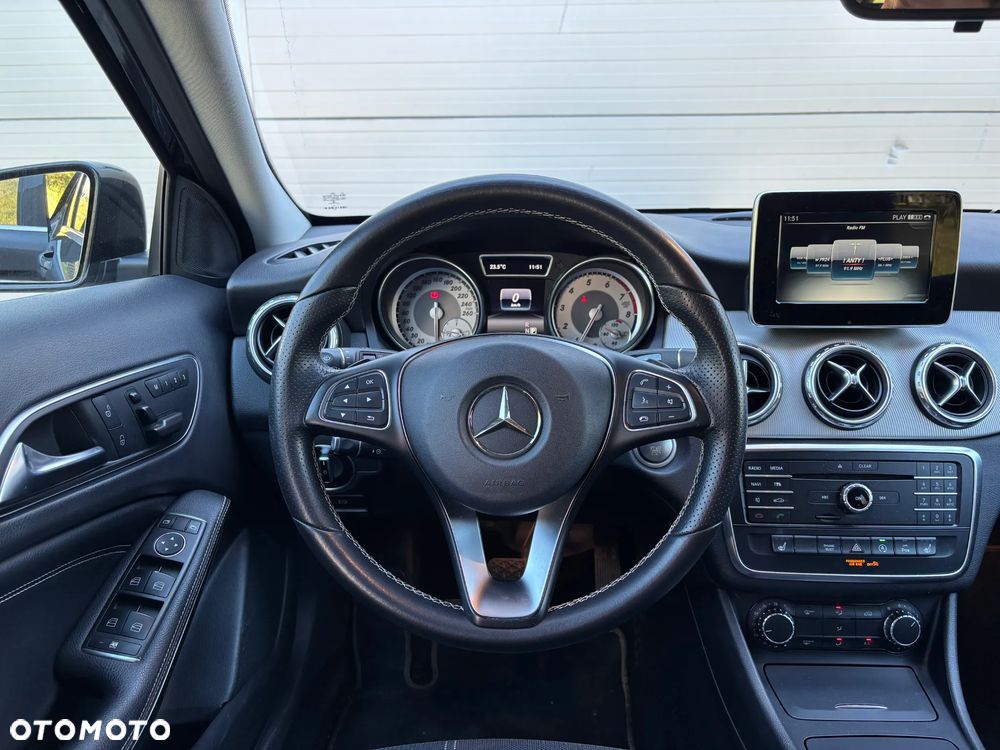Mercedes-Benz GLA 200 7G-DCT Urban - 21