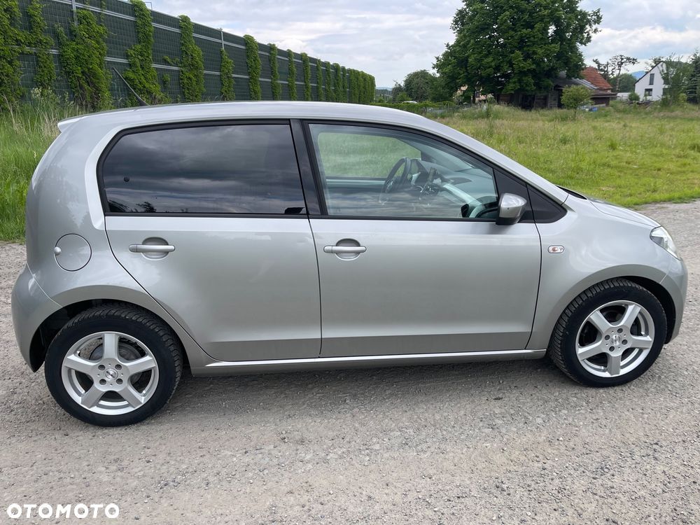 Volkswagen up! high - 5