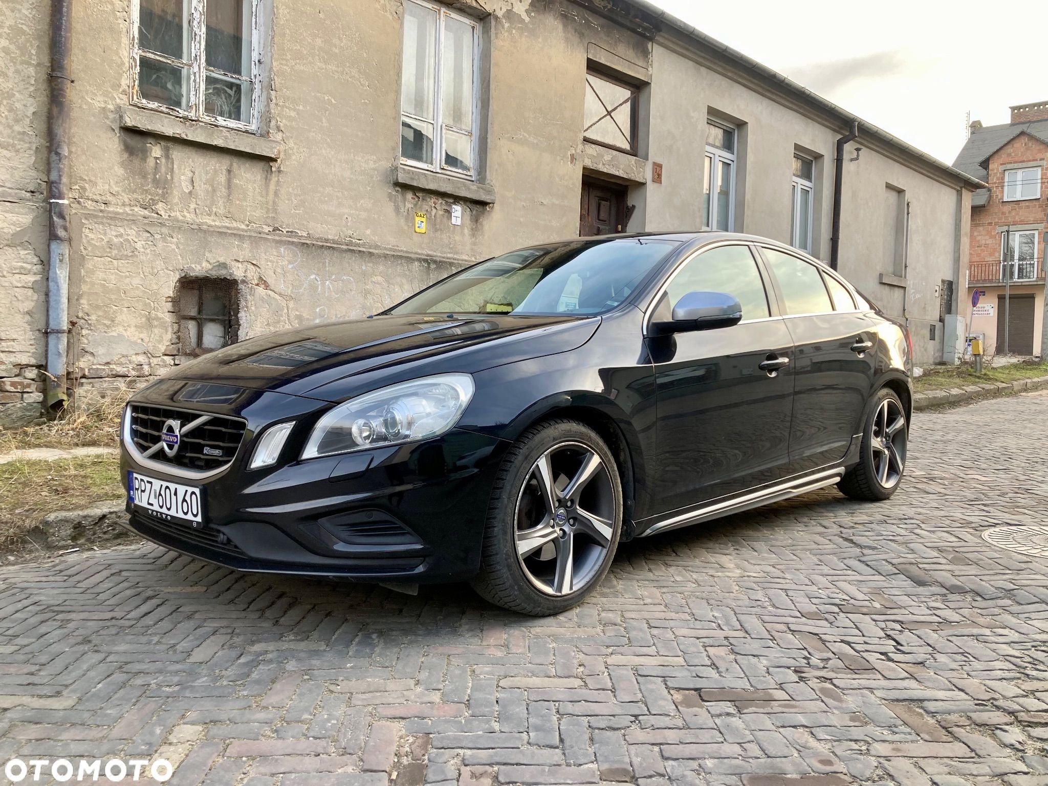 Volvo S60 D4 R-Design - 1