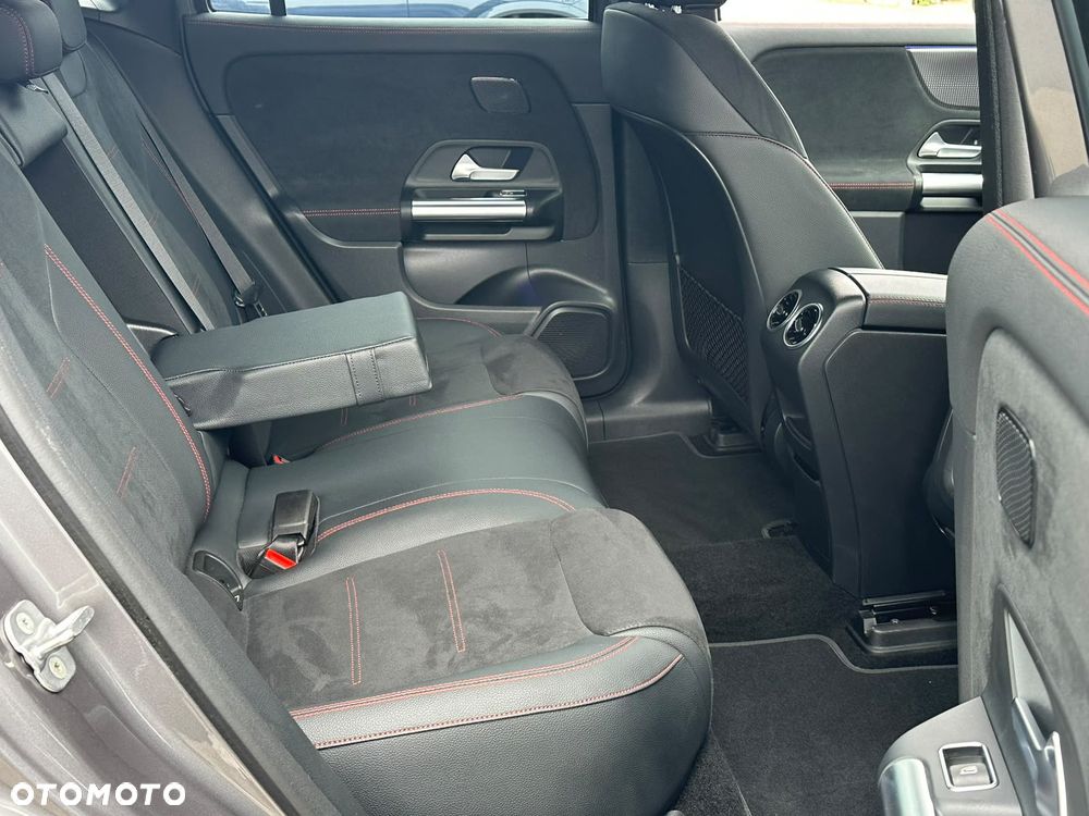 Mercedes-Benz EQA 300 66.5kWh 4-Matic AMG Line - 19