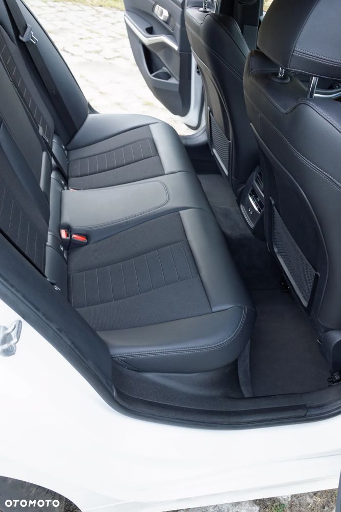 BMW Seria 3 320d Sport Line Shadow - 12