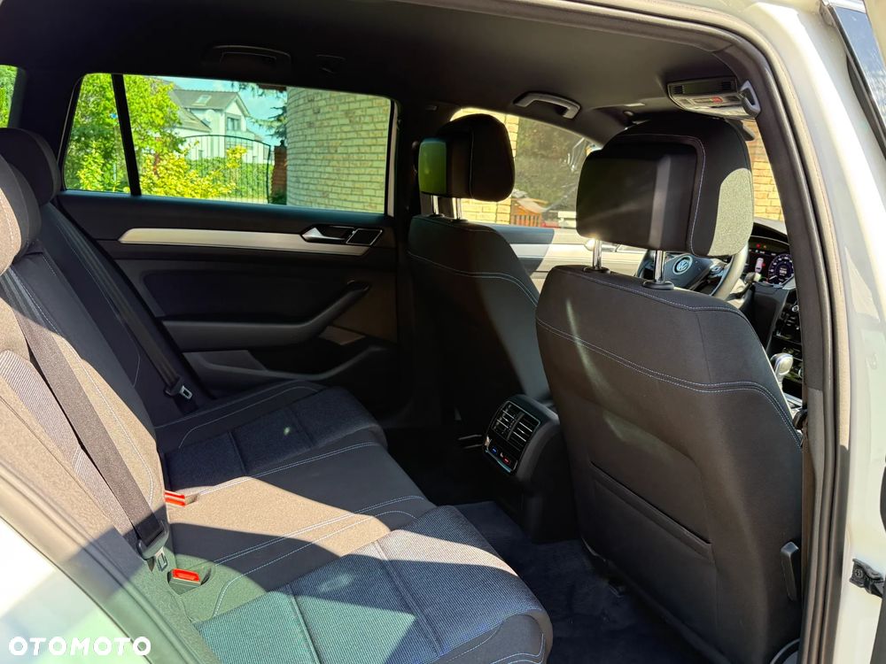 Volkswagen Passat - 14