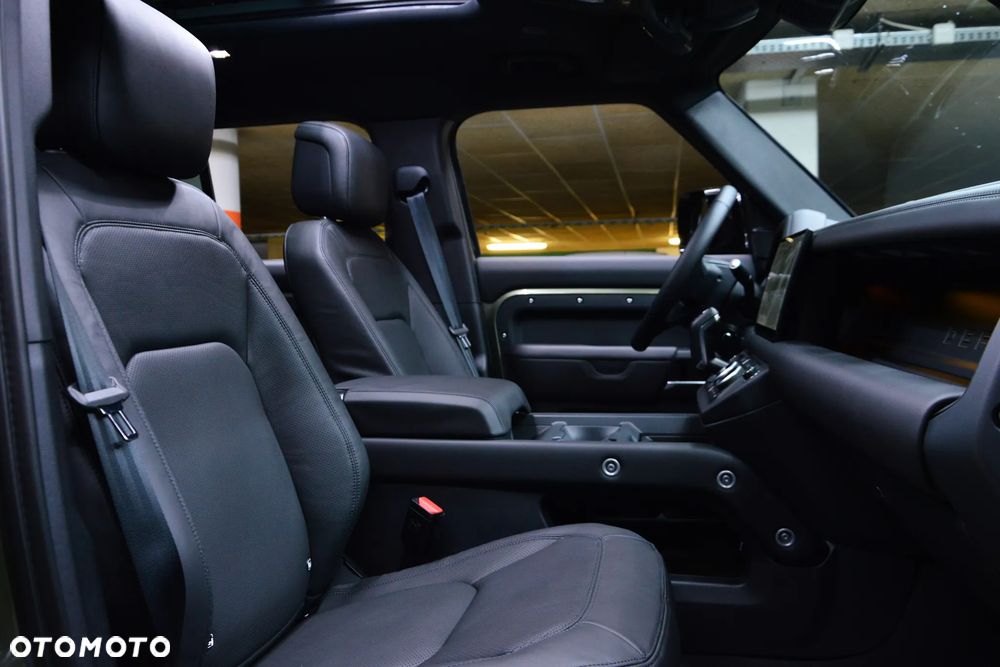 Land Rover Defender 110 D300 X-Dynamic HSE - 16