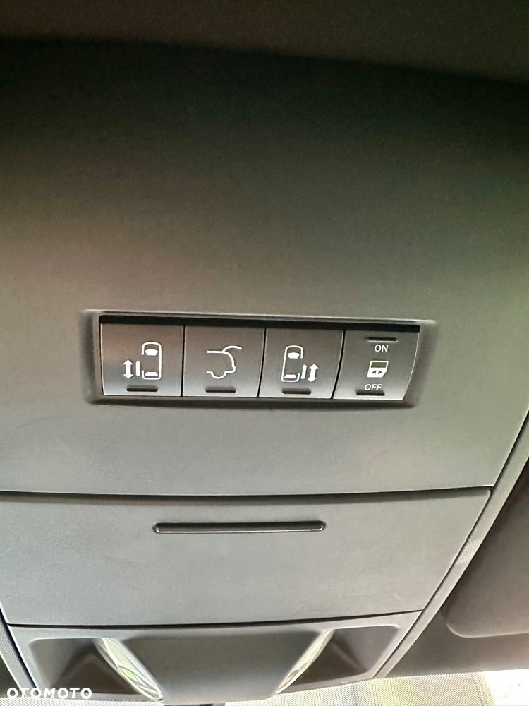 Dodge Grand Caravan - 17