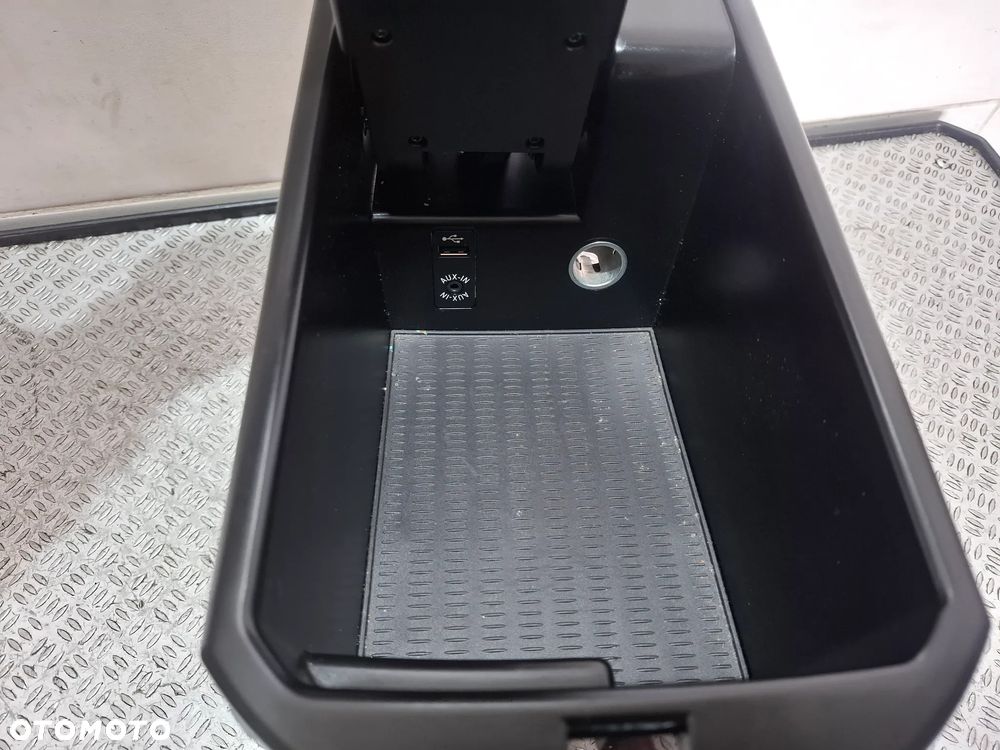Wnętrze podłokietnika  AUX USB BMW X3 F25 2011 rok ne 105004886 - 2